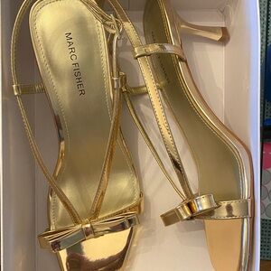 🦩Marc Fisher Metallic Gold Strappy Heels🦩